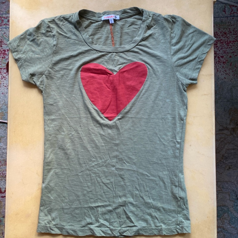 Sundry Heart Graphic Tee Size XS 0 Olive Green Red 100% Pima Cotton